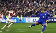 爱游戏官方-欧洲主流足球赛事格局逐渐明朗