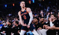 爱游戏在线-爵士队在客场战胜尼克斯队