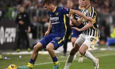 包含尤文图斯胜维罗纳，卫冕之路再添一胜的词条