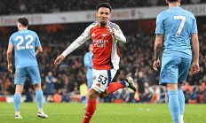 爱游戏app下载地址-阿森纳逆袭取胜，主场保持不败