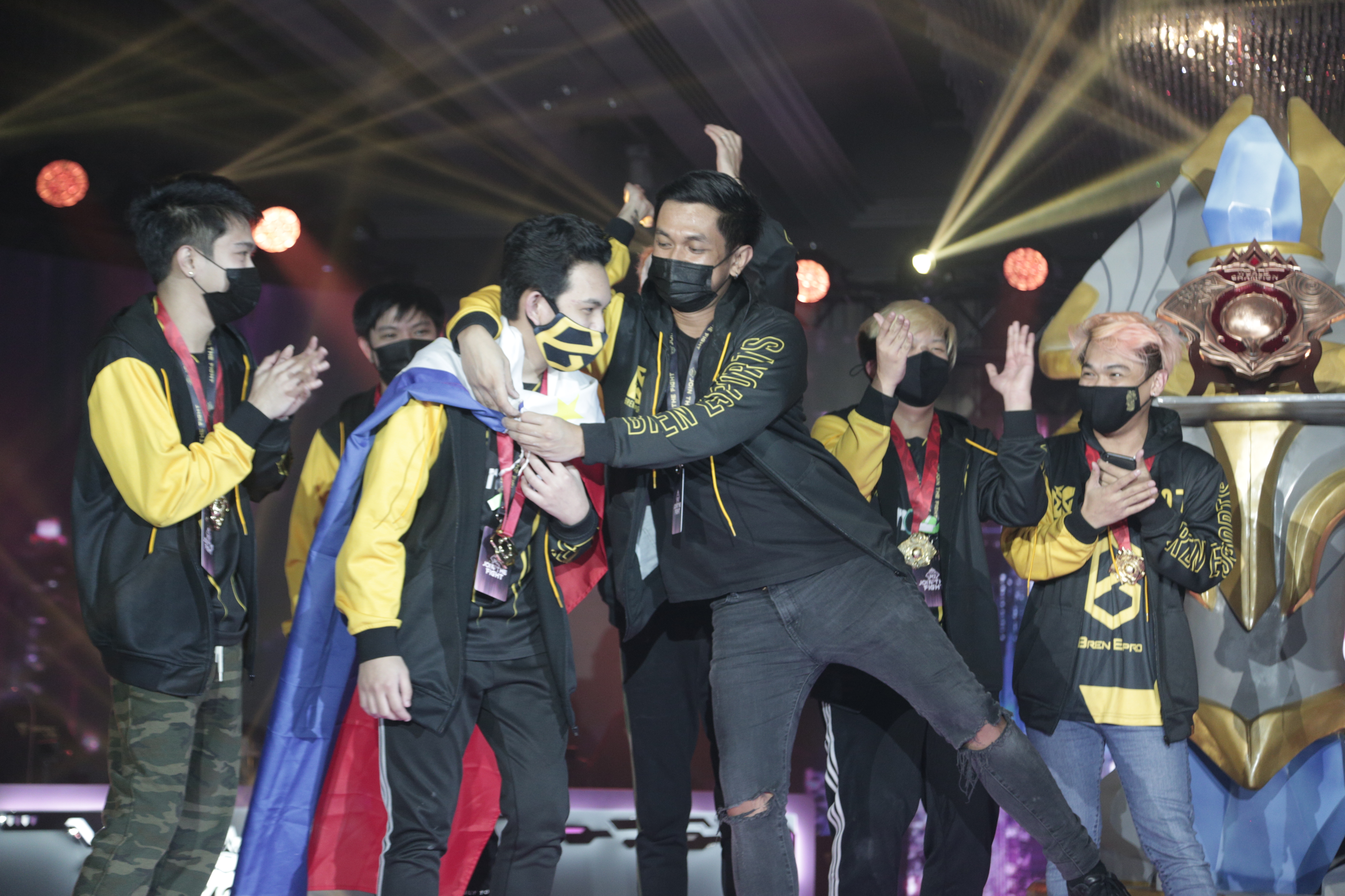 包含豪门对决,赛事激烈,双方实力对比悬念重重的词条 包含豪门对决,赛事激烈,双方实力对比悬念重重的词条