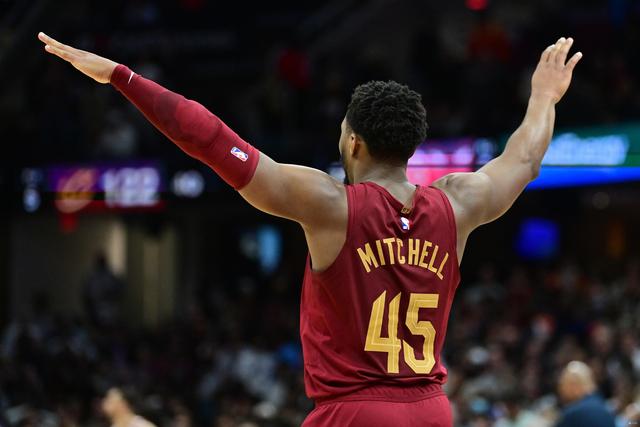 爵士击败国王,米切尔砍下30分 爵士击败国王,米切尔砍下30分