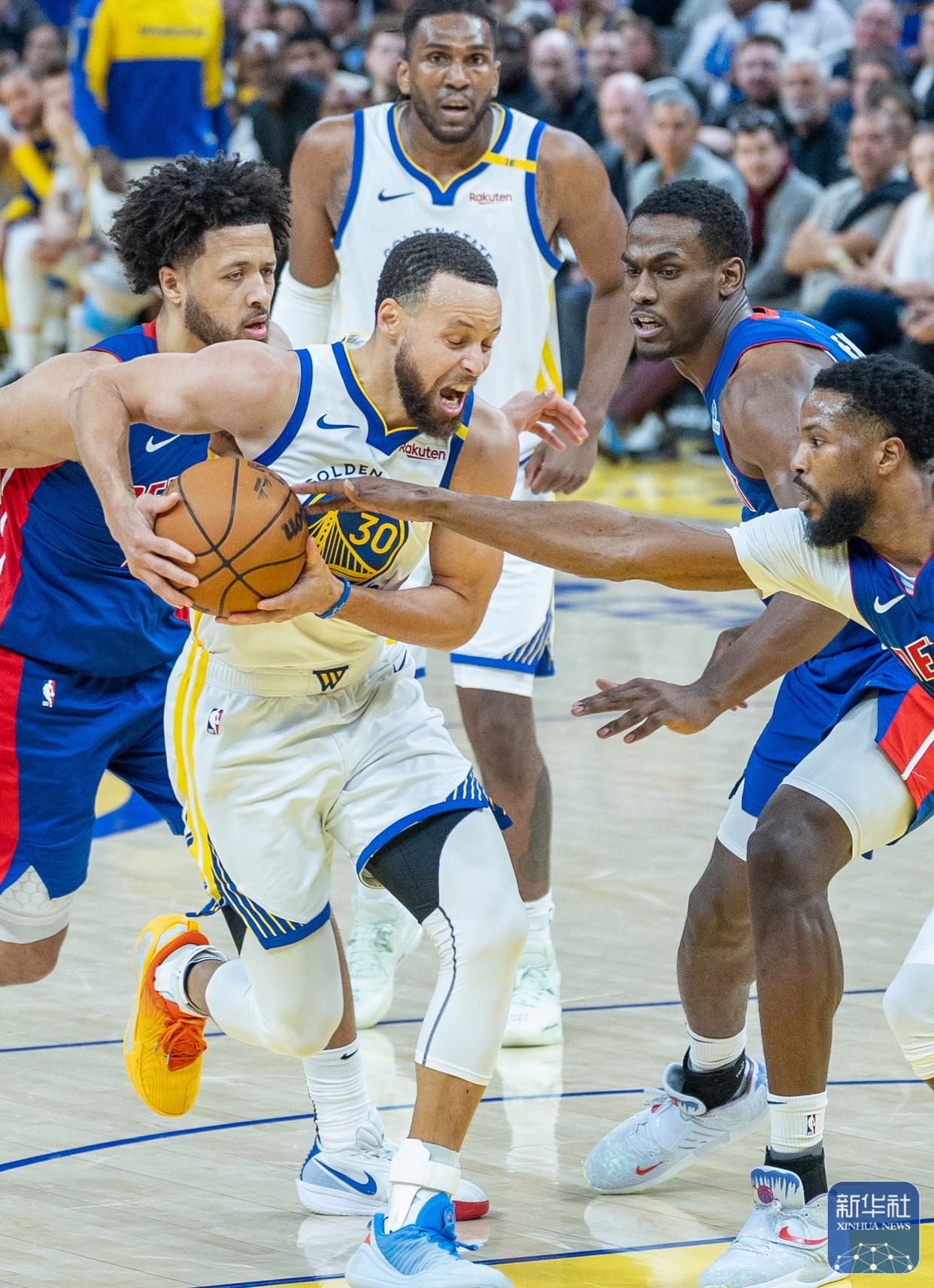 勇士负于活塞,遭遇连败 勇士负于活塞,遭遇连败