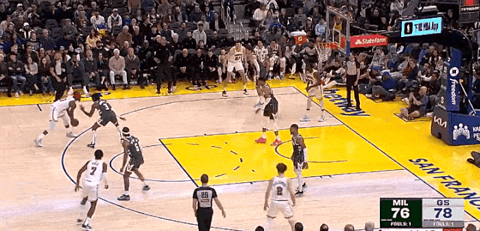 关键时刻球员挺身而出，帮助球队逆转比分