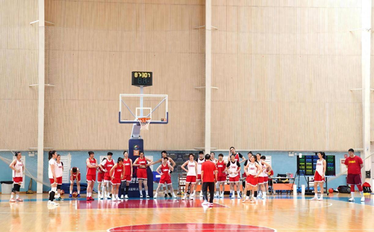 辽宁女篮努力突破,体能持续提升 辽宁女篮努力突破,体能持续提升