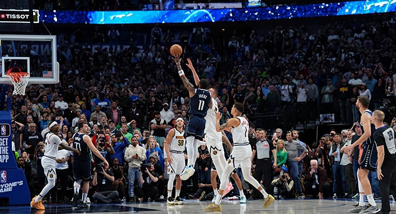 篮网击败76人,欧文砍下关键球 篮网击败76人,欧文砍下关键球