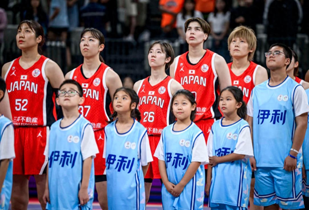 澳大利亚女篮连续八连胜，雄踞榜首！